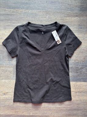 Reitmans Black V-Neck Short Sleeve Tee